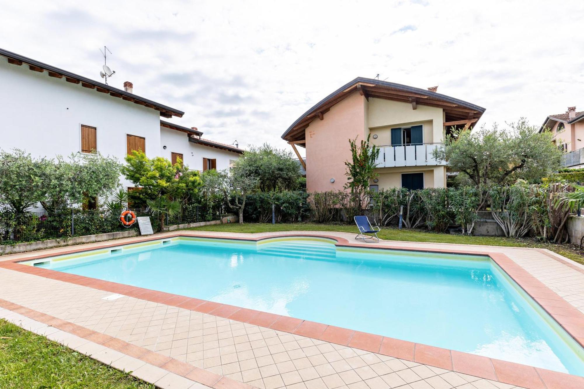 Bluemoon -Luminoso Apt Con Piscina Lazise Extérieur photo