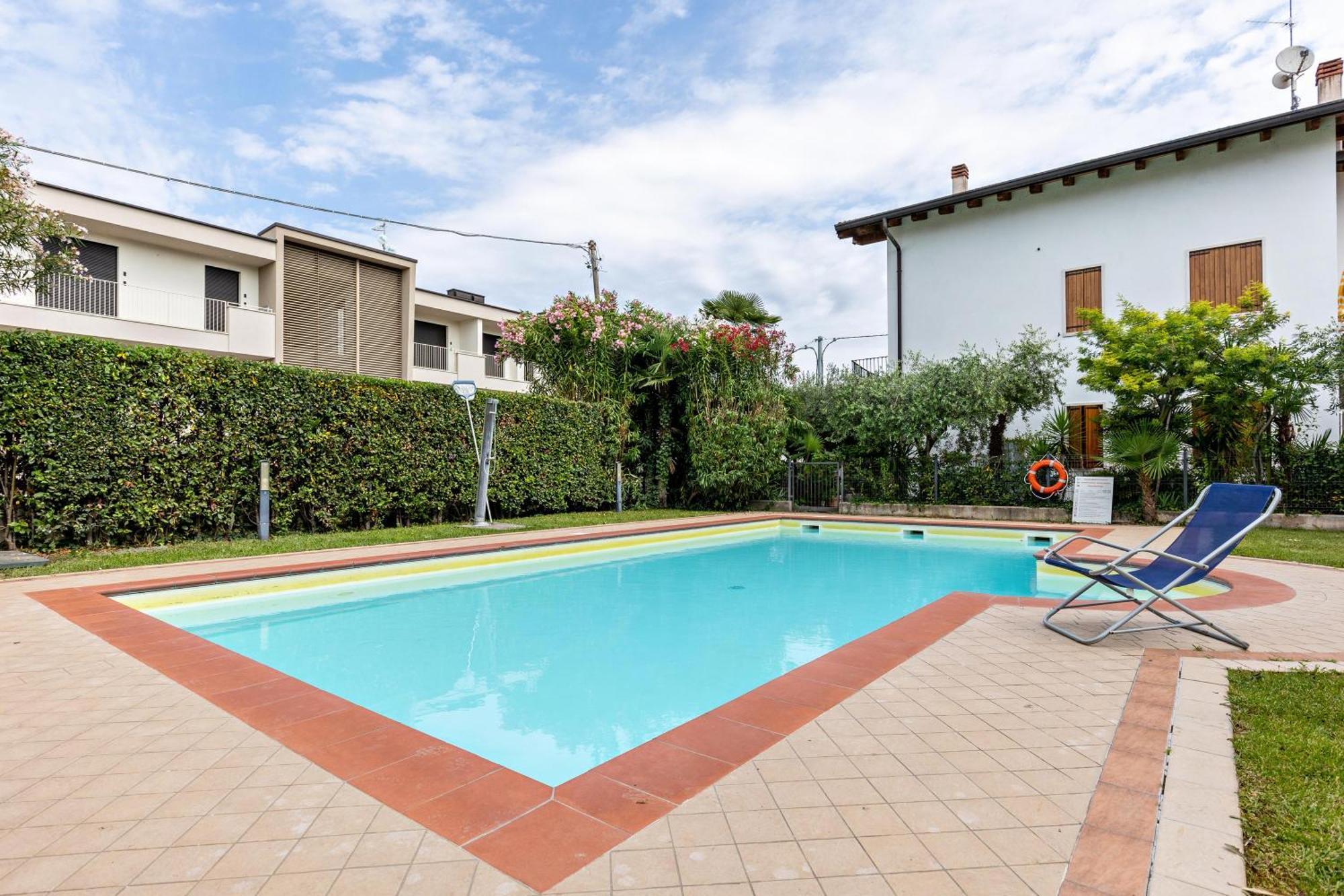 Bluemoon -Luminoso Apt Con Piscina Lazise Extérieur photo